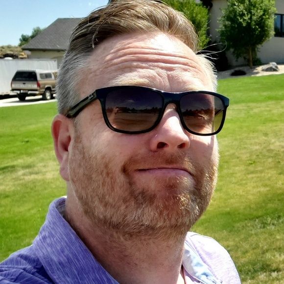 Profile Picture of Sean Small (@seansmall) on Poshmark