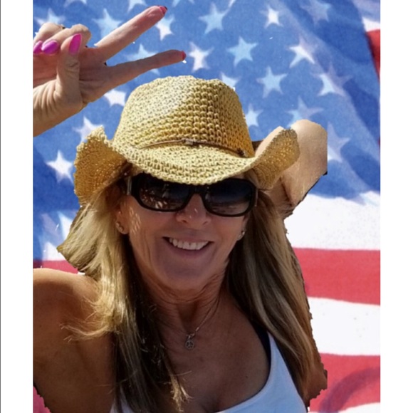 Profile Picture of Janet Halderman (@noble1968) on Poshmark