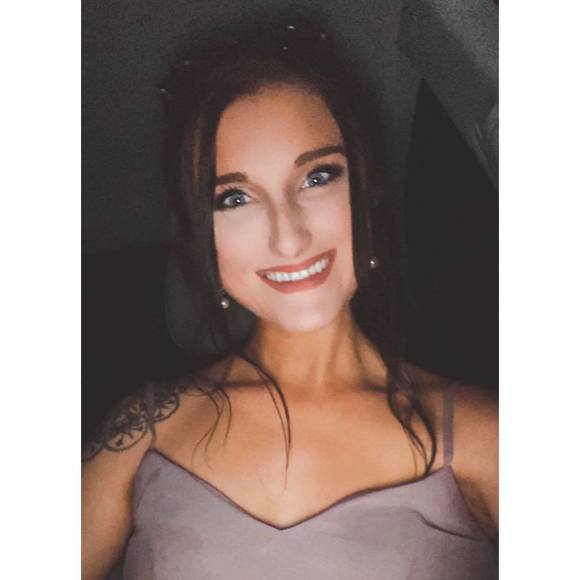 Profile Picture of Brooke Bryan (@brookeleighb1) on Poshmark