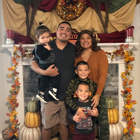 Profile Picture of Xenia Vasquez (@xeniav18) on Poshmark