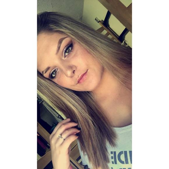 Profile Picture of Megan Haiar (@meganlouise1411) on Poshmark