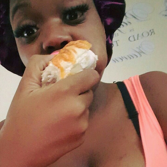 Profile Picture of Jessyca Thompson (@jessycathompson) on Poshmark