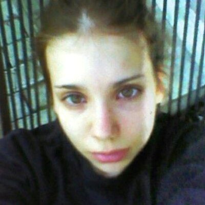 Profile Picture of Claire Sherlock (@eujuizcanedo) on Twitter