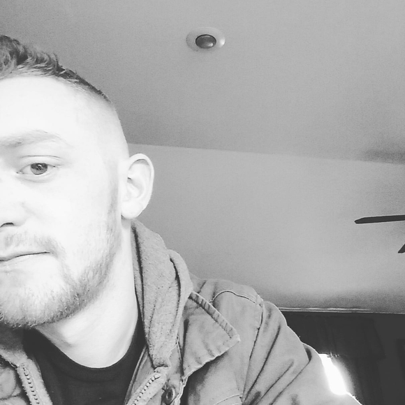 Profile Picture of Dylan Savage (@dylan98268) on Poshmark