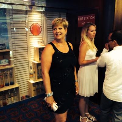 Profile Picture of Robin Hoffman Duncan (@duncanrobn) on Twitter