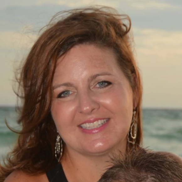 Profile Picture of Dani Harris (@heathdani13) on Poshmark