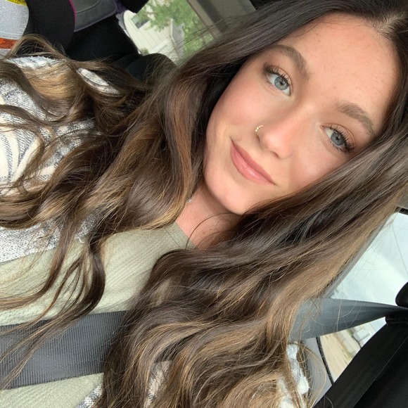 Profile Picture of Alexis Grimmett (@alexisrg) on Poshmark