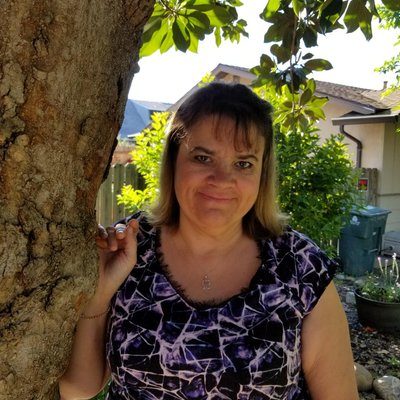 Profile Picture of Marielena Lee Cook (@LeeMarielena) on Twitter