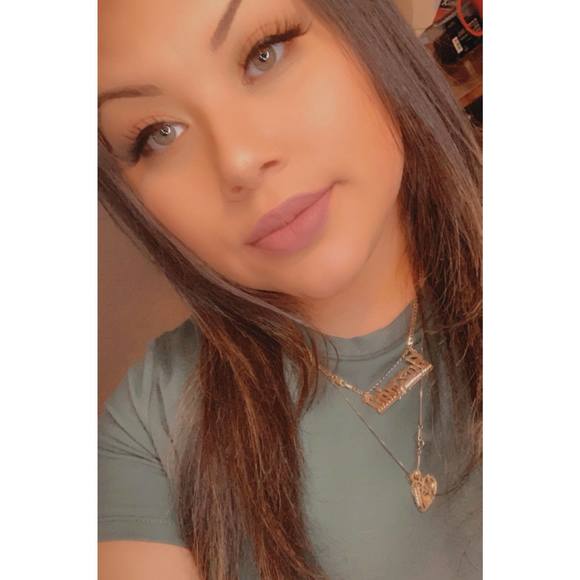 Profile Picture of Jazmin Cintron (@jazmincintron) on Poshmark