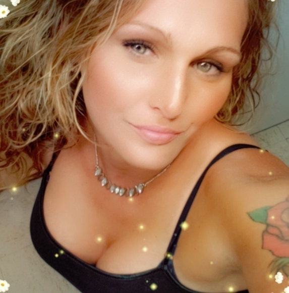 Profile Picture of Dominique Rylka (@domandyl86) on Poshmark