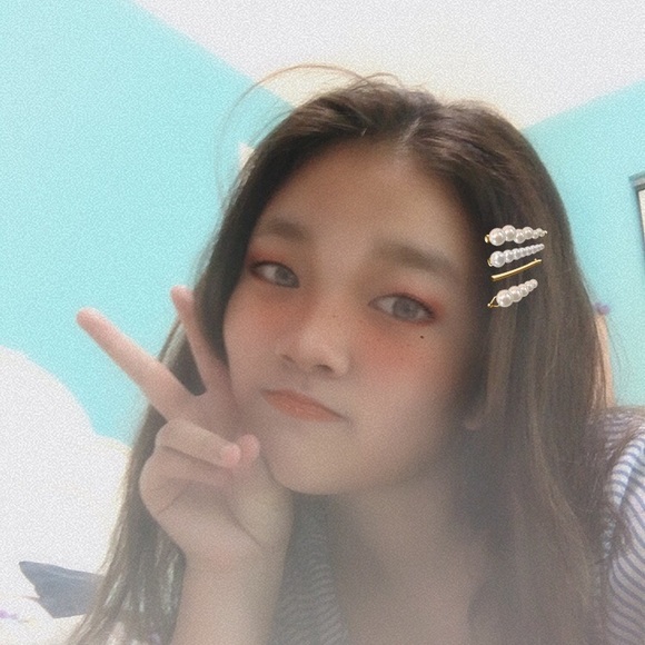 Profile Picture of Minju Kim (@weirdarmybtsner) on Poshmark