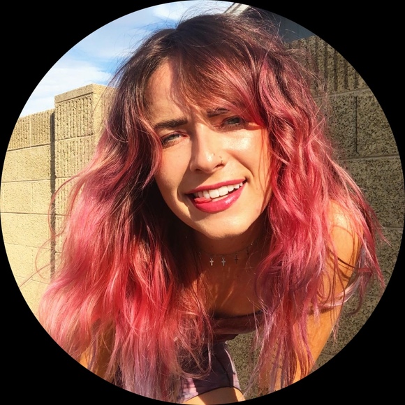 Profile Picture of Claire Edwards (@claireedward387) on Poshmark