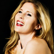 Profile Picture of Jennifer Hanson (@jenhansonsings) on Youtube