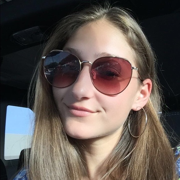 Profile Picture of Hannah Eidsness (@_xxjoltxx_) on Poshmark