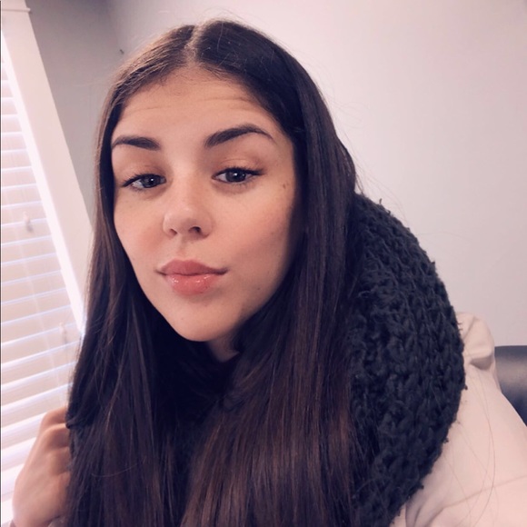 Tiffany Streeper - Poshmark Profile Picture of Tiffany Streeper (@tiffaanyms) on Poshmark