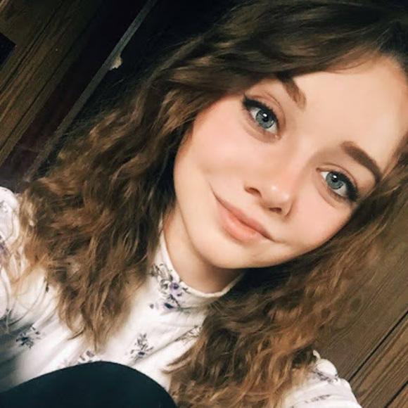Profile Picture of Samantha Blangger (@sblangger) on Poshmark