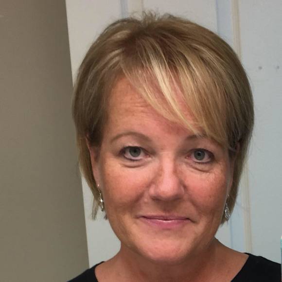 Profile Picture of Lynn Teynor (@healthygirl17) on Poshmark