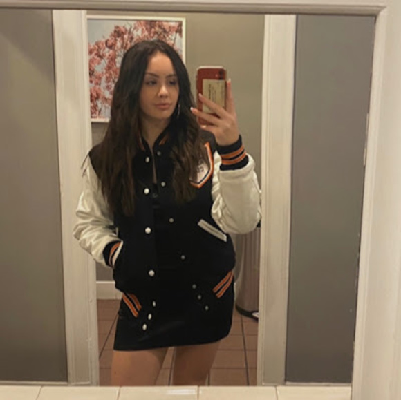 Profile Picture of Ava Adams (@smada__ava) on Poshmark