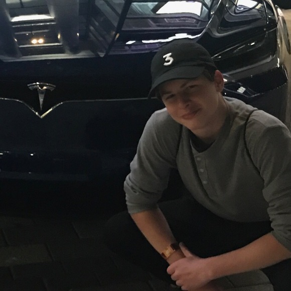 Profile Picture of Noah Elzner (@noahelzner) on Poshmark