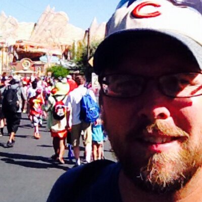 Profile Picture of Jason Ares (@KneeDeepGeek) on Twitter