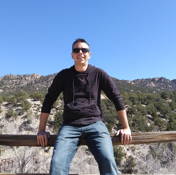 Profile Picture of Chris Bigness (@chrisbigness3) on Poshmark