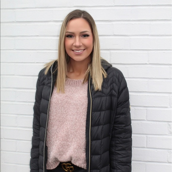 Profile Picture of Heather Haas (@heatherlynne8) on Poshmark