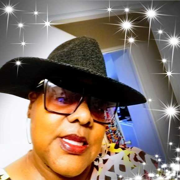 Profile Picture of Deborah Booker (@deborahbooker) on Poshmark