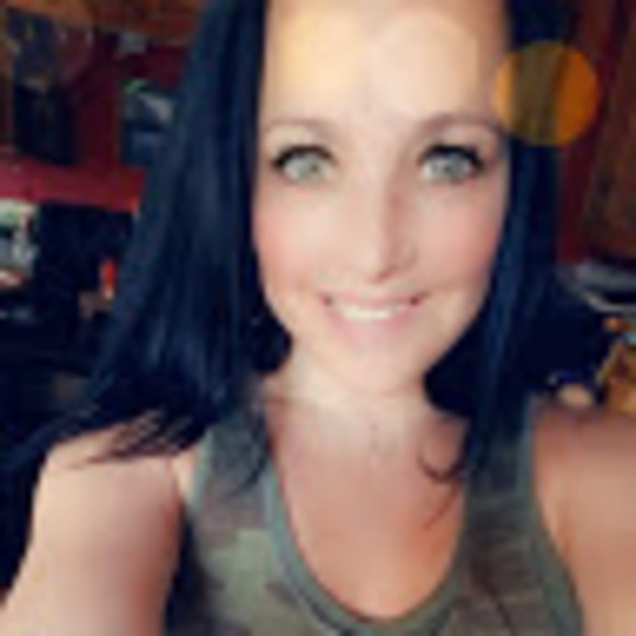 Profile Picture of Andrea Knudson (@andreaknudson14) on Poshmark