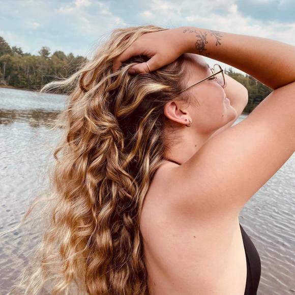 Profile Picture of Alyssa Papillonstpierre (@alyssapapillons) on Poshmark