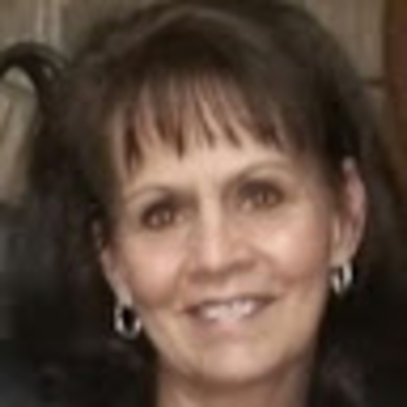 Profile Picture of Theresa Norris (@tjbrdly) on Poshmark