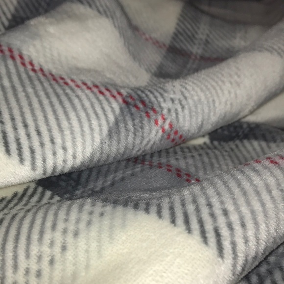 Profile Picture of Kiana Ikeda (@kikedaa) on Poshmark