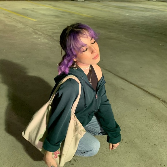 Profile Picture of Juli Bloxam (@jblox) on Poshmark