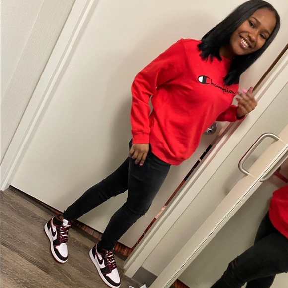 Profile Picture of Chloe Calloway (@chloe_calloway) on Poshmark