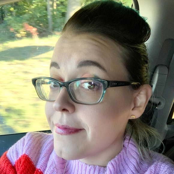 Profile Picture of Lisa Morrone (@smpumpkin0) on Poshmark