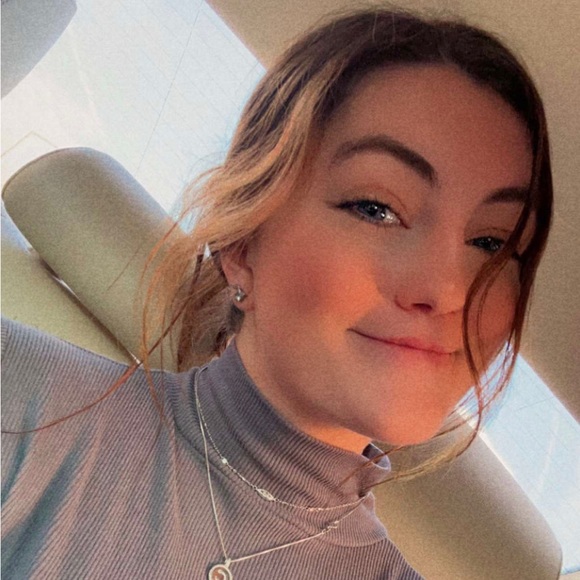 Profile Picture of Madison Mleczko (@madisonmleczko) on Poshmark