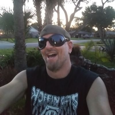 Profile Picture of  ✴ 🌈MikeHuntsSoMoist2 🌈 ✴ (@MikeHuntsSoMoi1) on Twitter