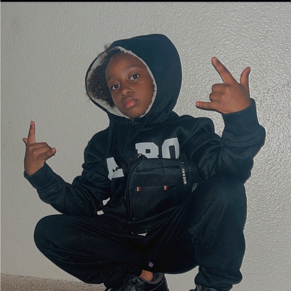 Shantrell Williams - Poshmark Profile Picture of Shantrell Williams (@shantrellwillia) on Poshmark