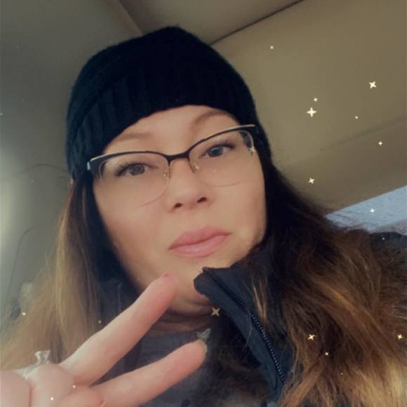 Profile Picture of Angela Riemann (@angela0309) on Poshmark
