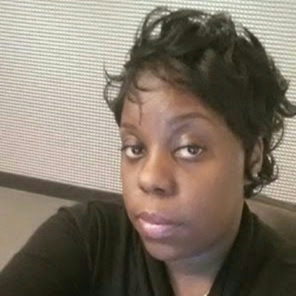 Profile Picture of Shanika Brookens (@poawuis1) on Poshmark