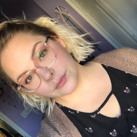 Profile Picture of Brittany Main (@brittany_main) on Poshmark