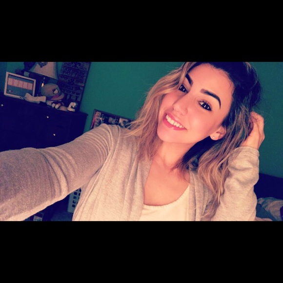 Athena Angelacos - Poshmark Profile Picture of Athena Angelacos (@xathenaax) on Poshmark