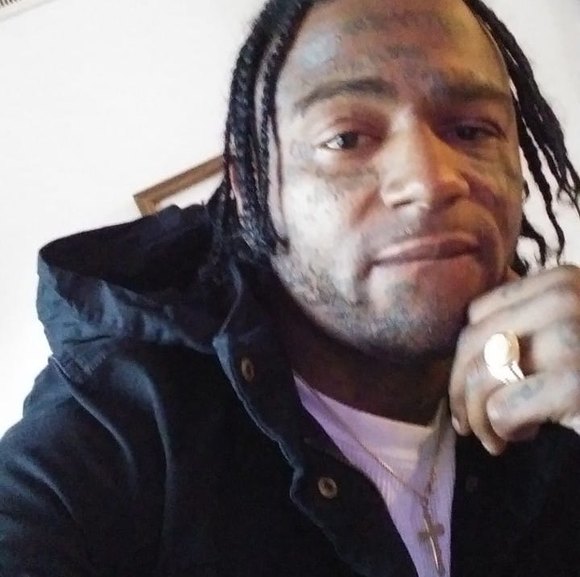 Profile Picture of James Giles (@gilesjames0922) on Poshmark