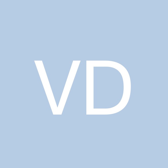 Profile Picture of Victoria Debenedictis (@v_debenedictis) on Poshmark