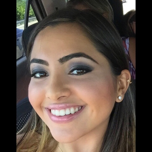 Profile Picture of Ivy Garcia (@ivygarcia1) on Poshmark