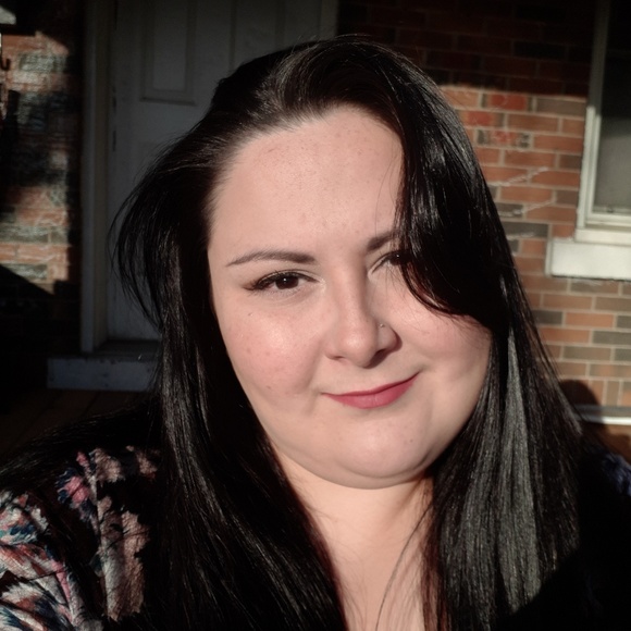 Profile Picture of Jasmine Sands (@jasminesands90) on Poshmark