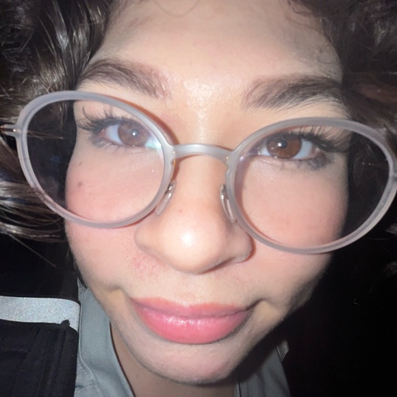 Profile Picture of Isabelle Sanderson (@ellebasi2007) on Poshmark