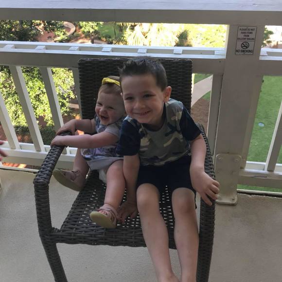 Profile Picture of Meghan Constantinople (@meg72233) on Poshmark