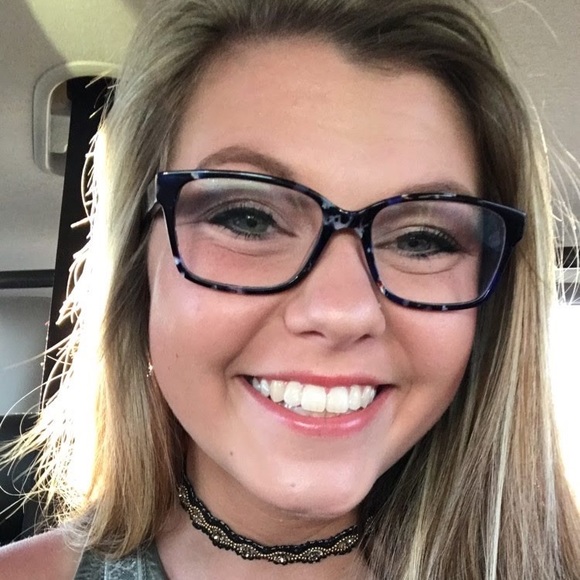 Profile Picture of Hayden Webb (@hlynnw98) on Poshmark