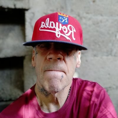 Profile Picture of Robert Butts (@12dogrobert) on Twitter