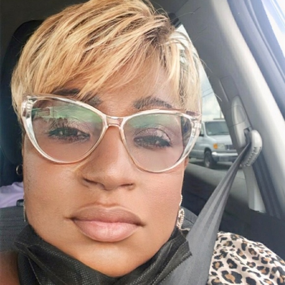 Profile Picture of Julietta Glaster (@jgj88) on Poshmark